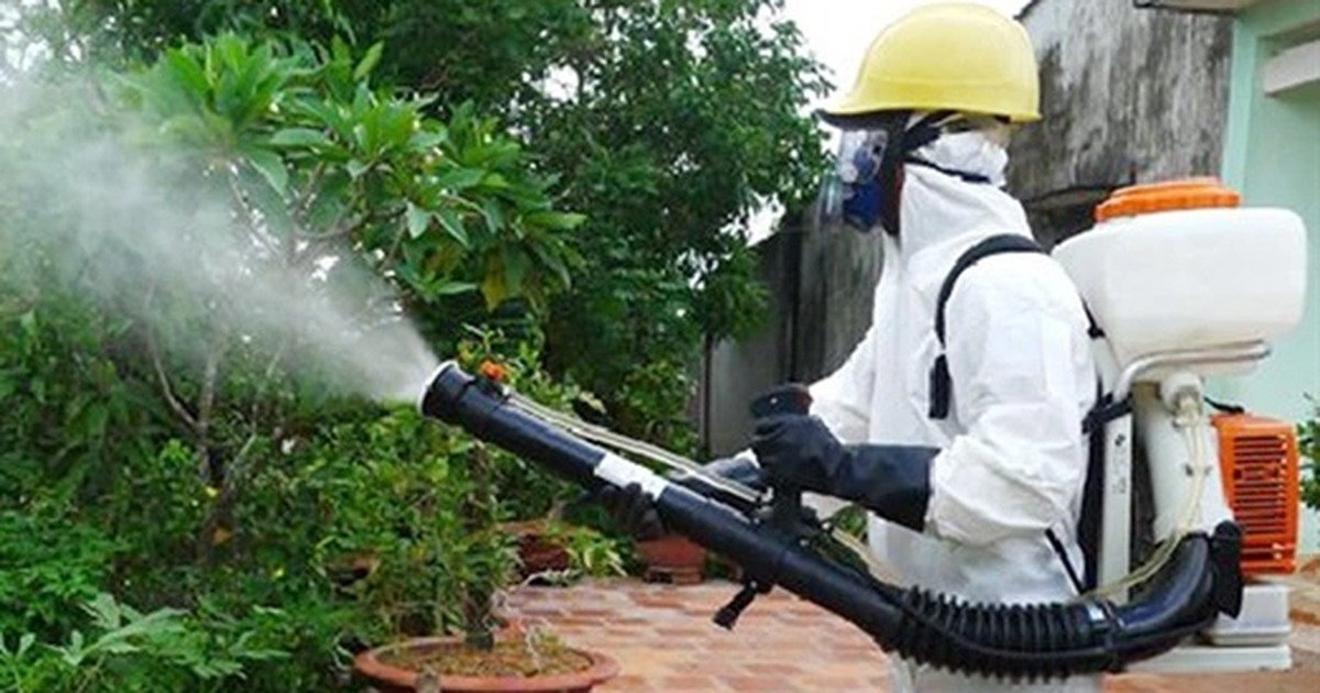 Phun hóa chất diệt muỗi phòng sốt xuất huyết đảm bảo sức khỏe cho gia đình