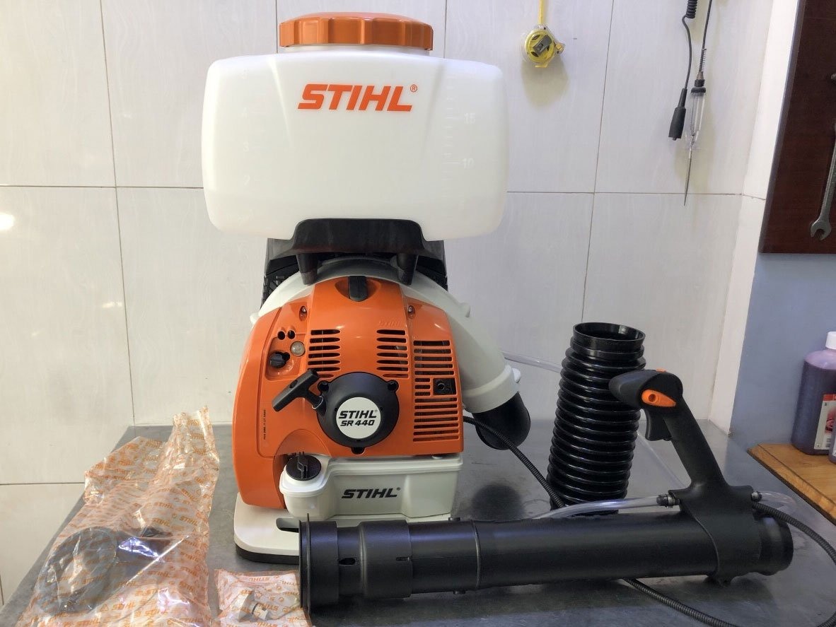 Máy phun thuốc diệt côn trùng STIHL SR 440: phun mù nóng hoặc mù lạnh áp suất cao