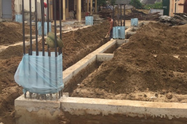 Đào hào xử lý mối nền móng công trình tại Phú Thọ
