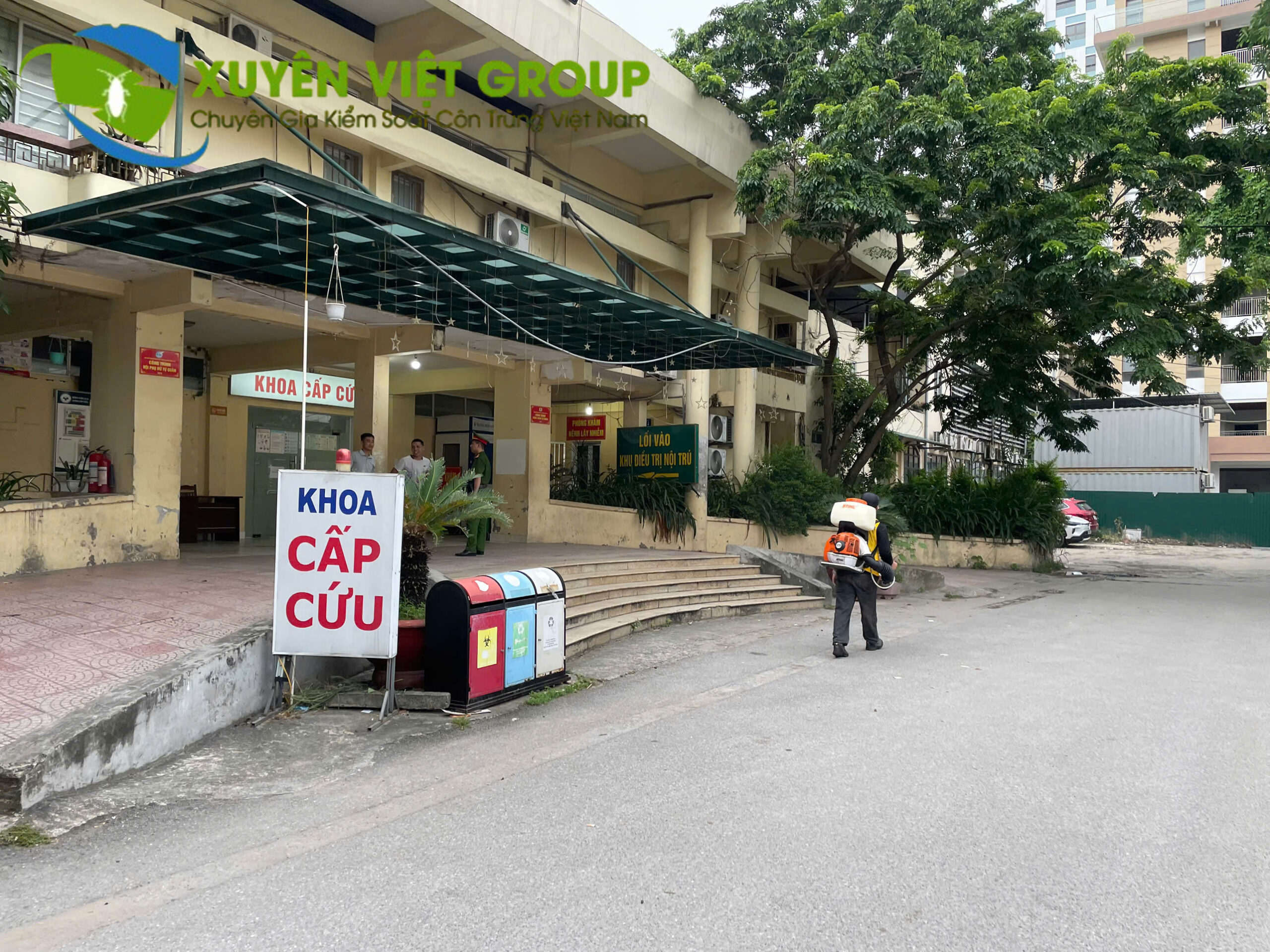 Phun thuốc diệt côn trùng tại bệnh viện tỉnh Bắc Giang