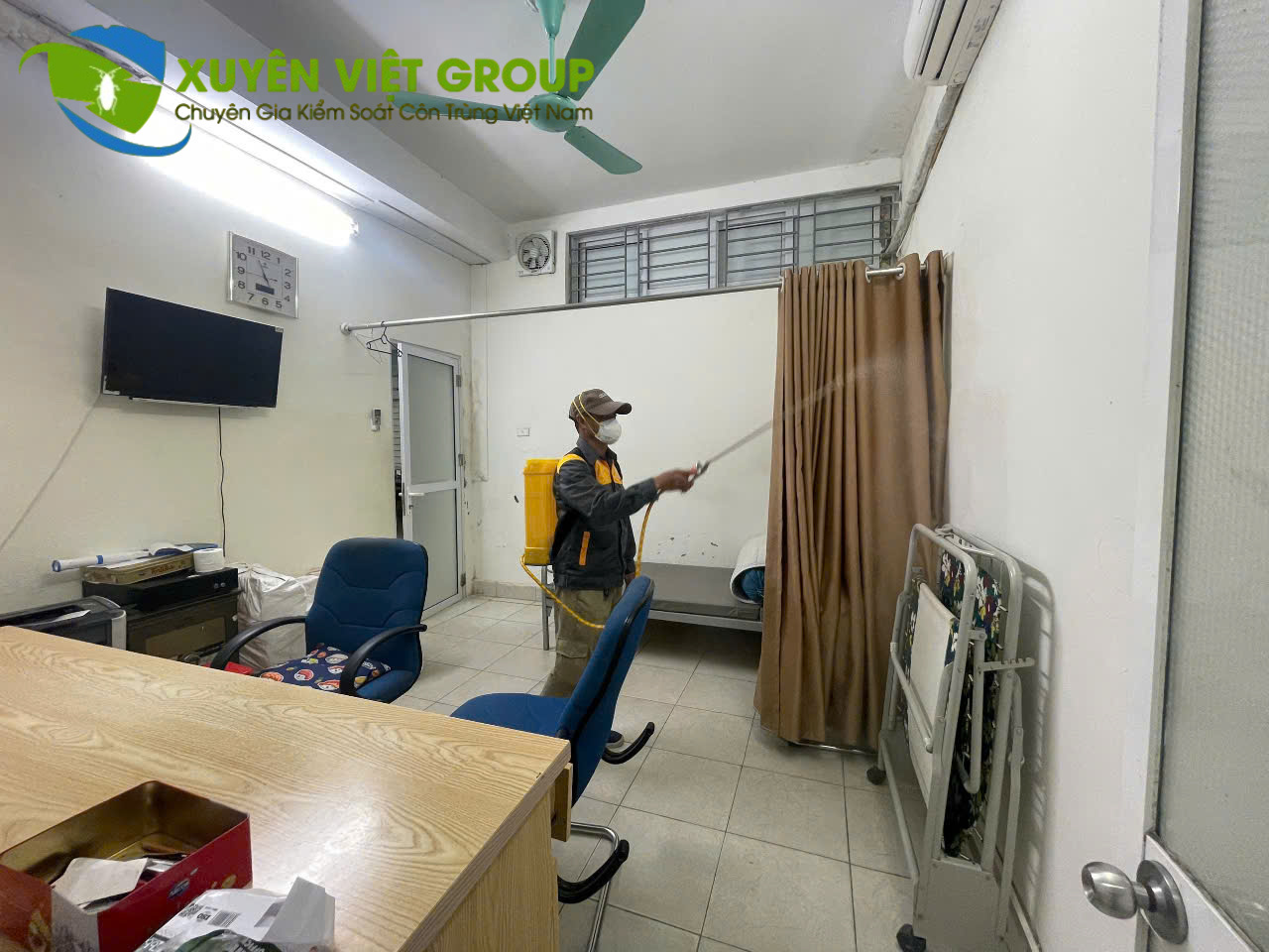 Phun thuốc diệt côn trùng tại Bệnh viện Đa khoa tỉnh Bắc Giang