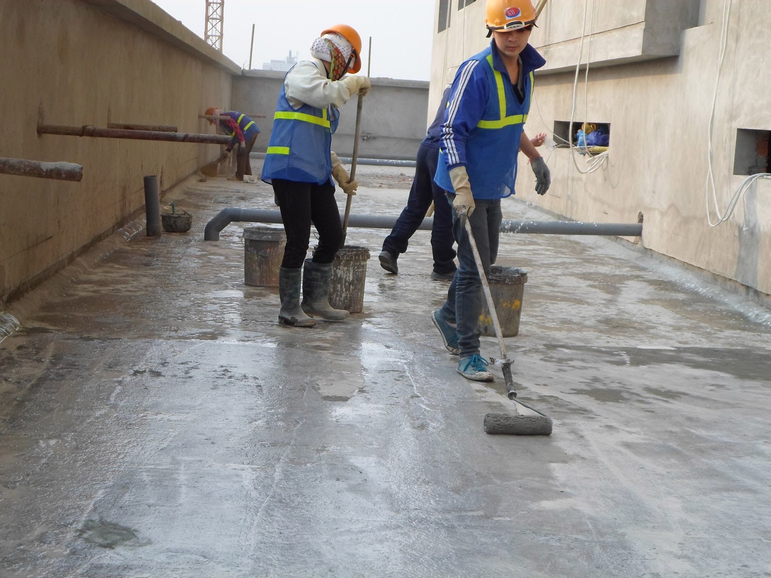 Đội ngũ thợ chống thấm tại Mê Linh chuyên nghiệp