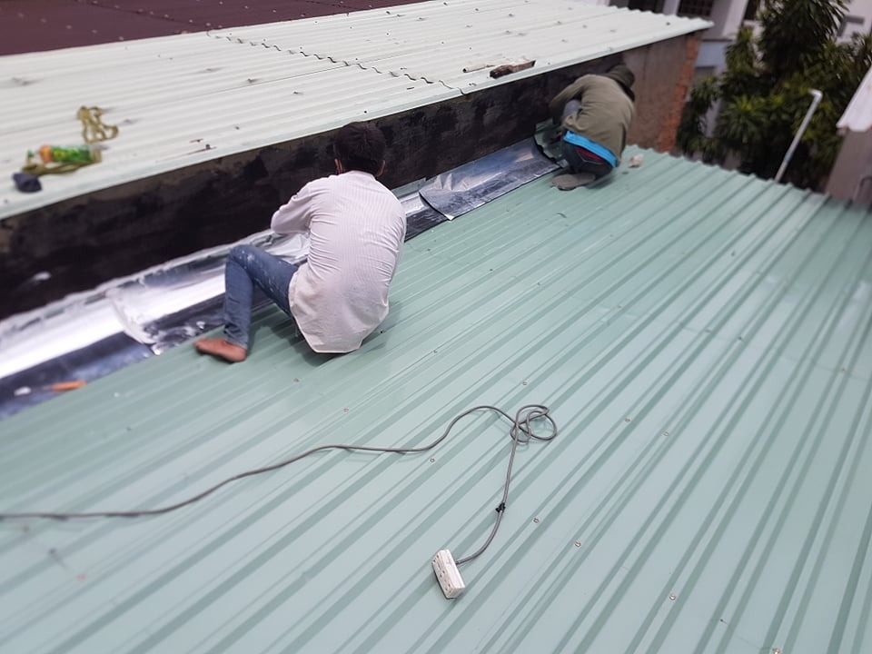 Dịch vụ chống dột mái tôn giá rẻ tại Hà Nội - Thi công chuyên nghiệp, bảo hành dài