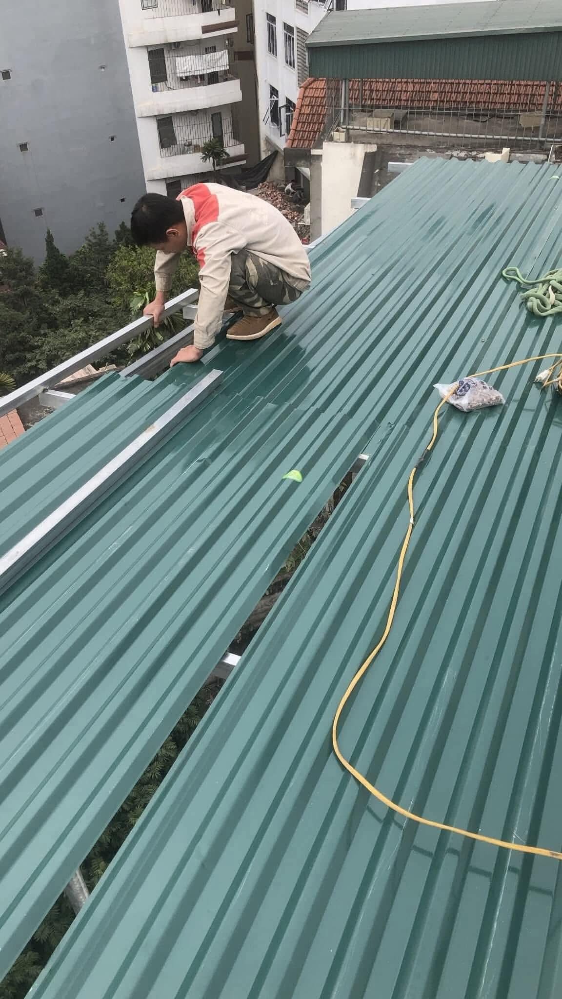 Thợ sửa mái tôn Hà Nội xử lý dột mái tôn nhanh gọn