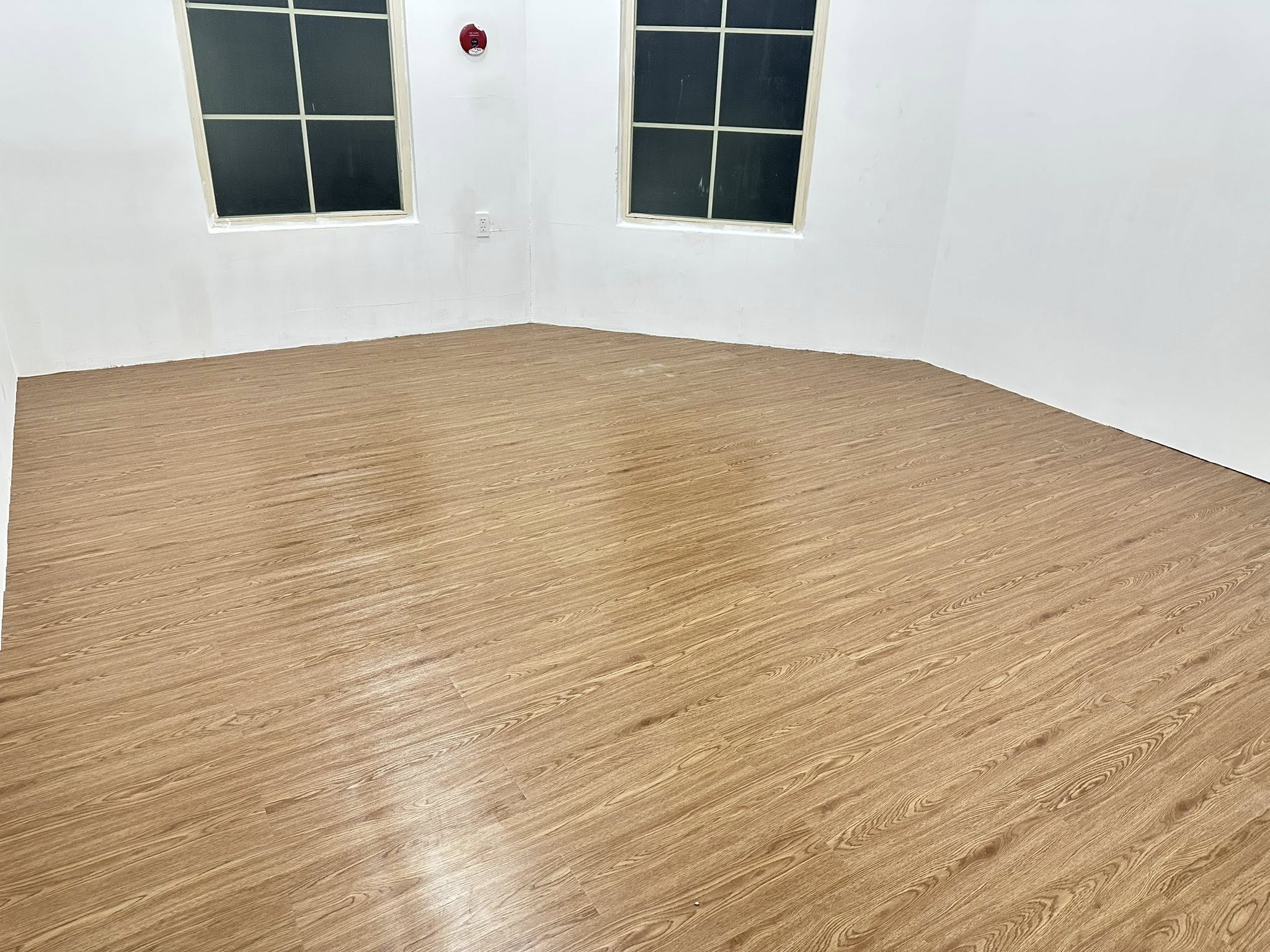 Cải tạo nền nhà cũ bằng sàn nhựa giả gỗ tại Ba Đình