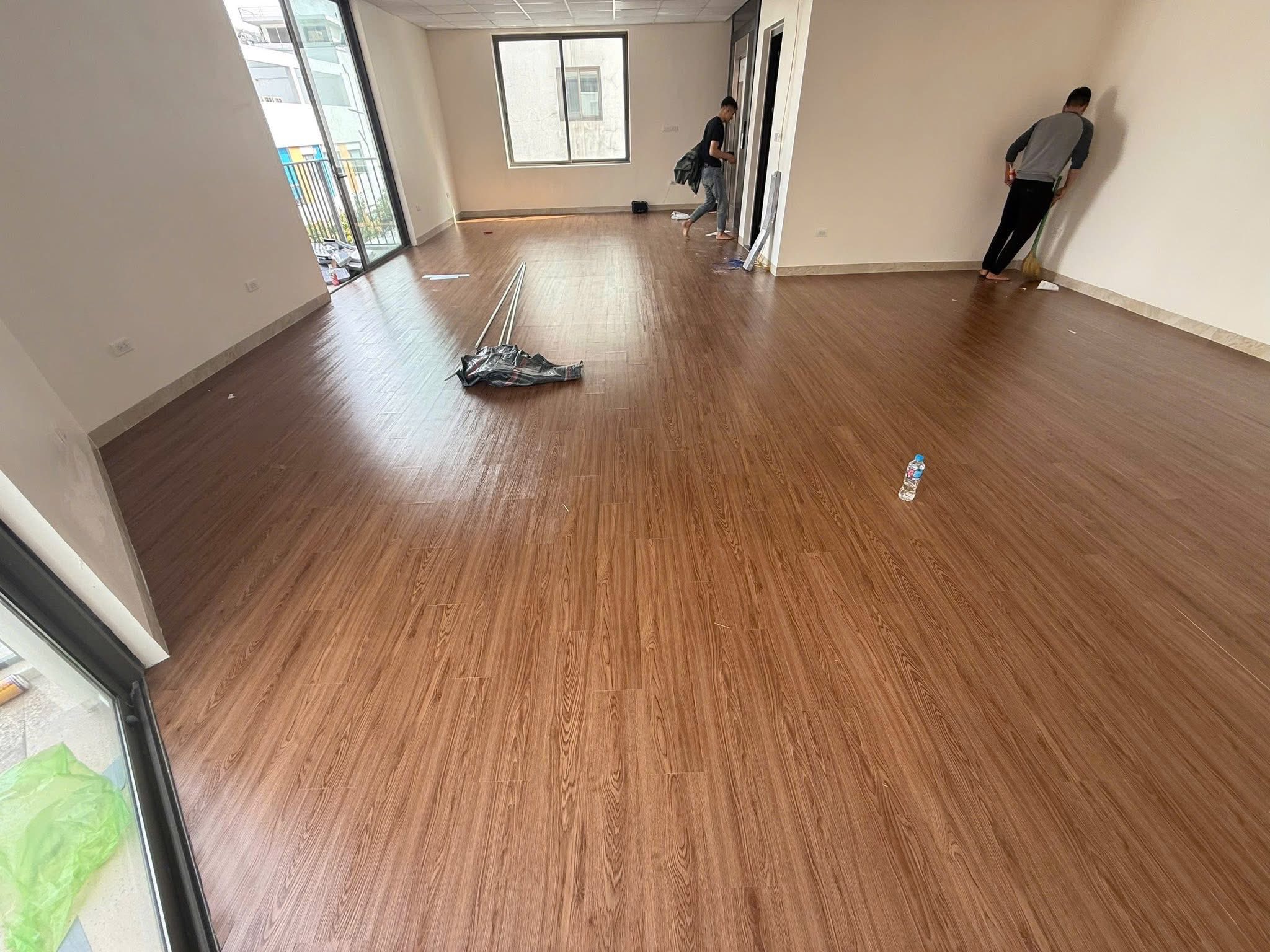 Thi công sàn nhựa giả gỗ tại Hai Bà Trưng gọi ngay 0976 227 456