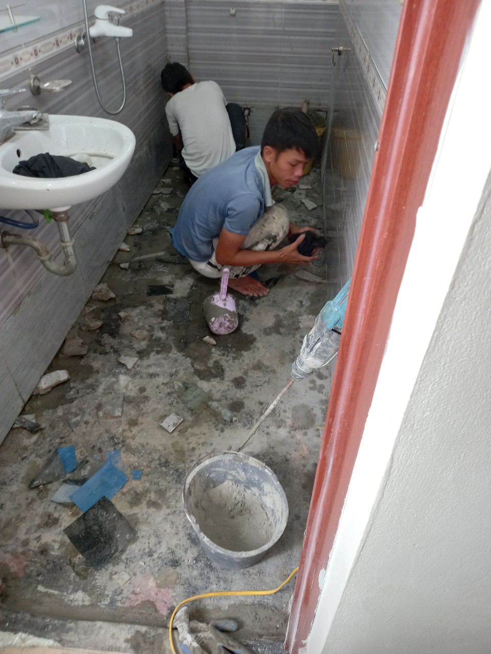 Đội thợ chống thấm nhà vệ sinh tại Đống Đa tay nghề cao