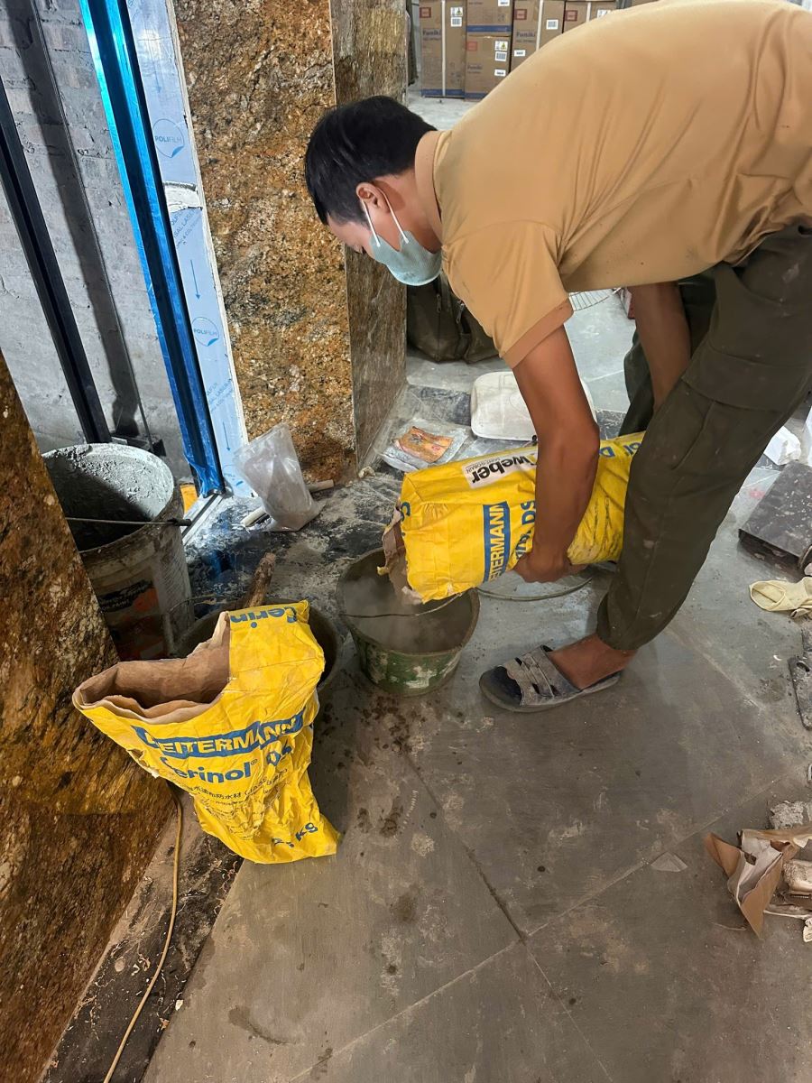 Thi công hóa chất chống thấm ngược tinh thể thẩm thấu cho hố thang máy tầng hầm