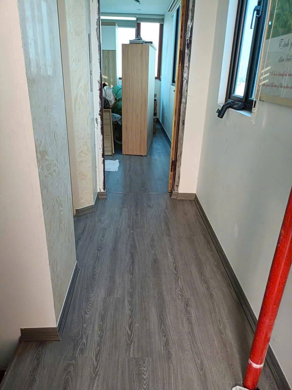 Dịch vụ thi công sàn nhựa giả gỗ tại Gia Lâm bảo hành dài hạn