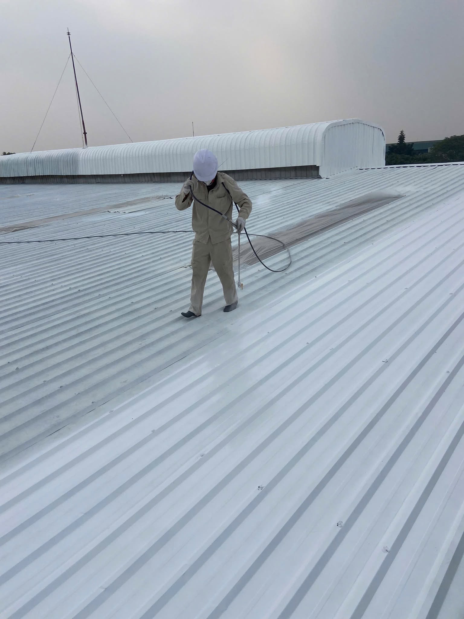 Phun sơn chống nóng mái tôn Bắc Từ Liêm cho kho xưởng