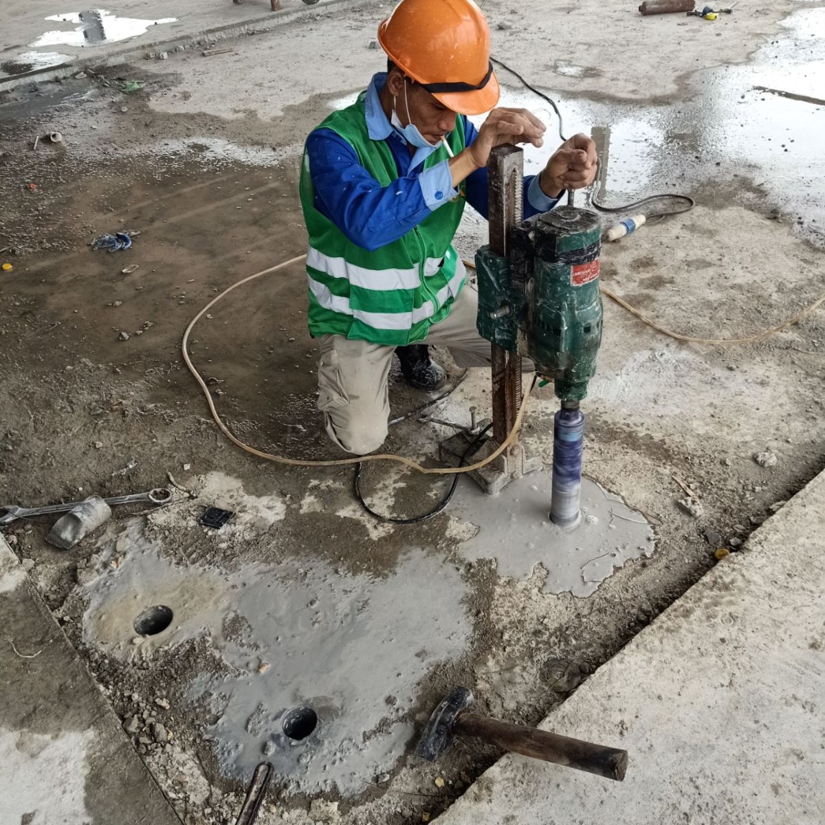 Đội ngũ thợ khoan cắt bê tông giàu kinh nghiệm thi công an toàn