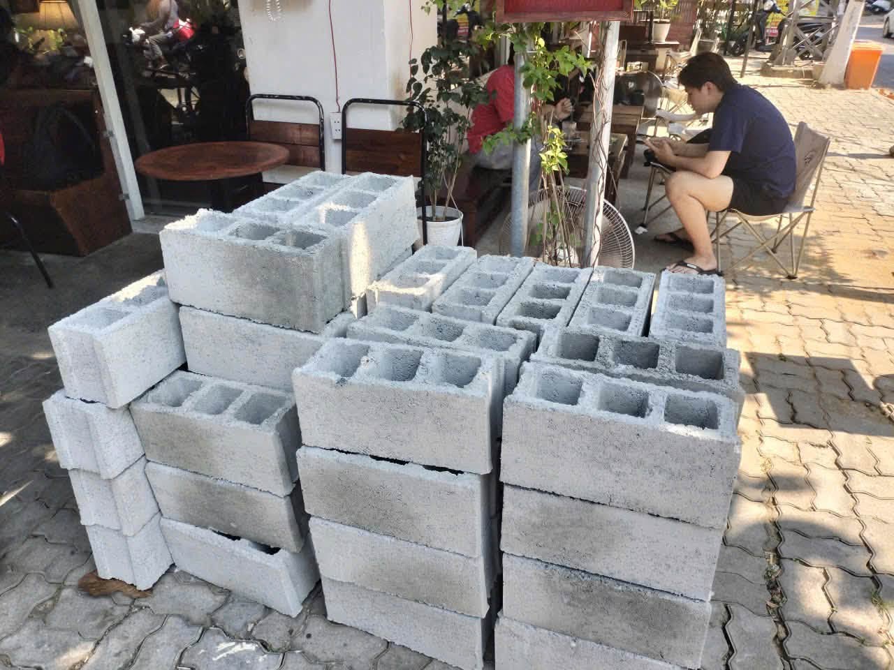 Gạch block rỗng 2 lỗ xi măng cốt liệu, vật liệu xây dựng giá rẻ giao tận công trình Bắc Ninh