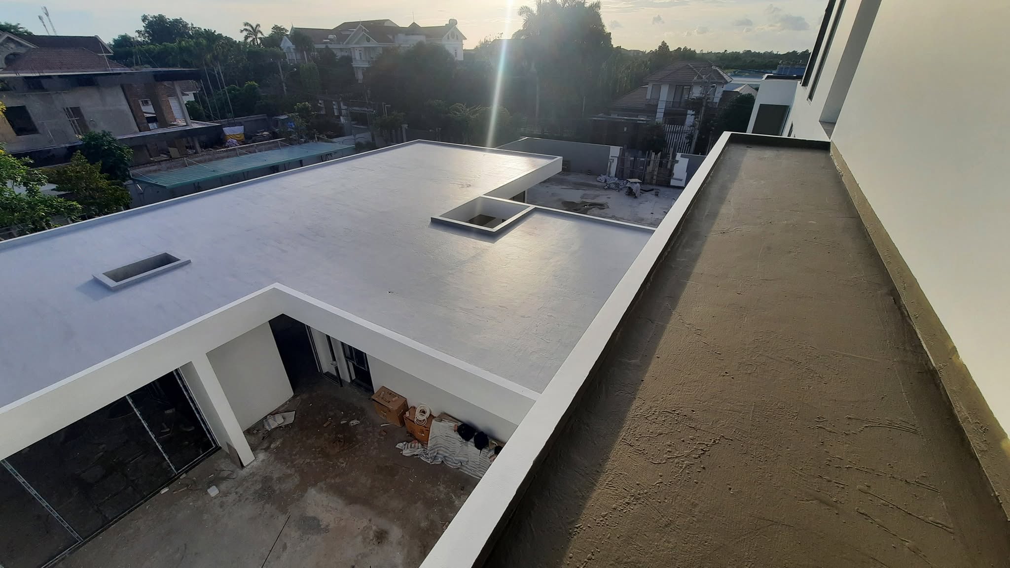 Cam kết độ bền công trình sau thi công chống thấm sân thượng tại Bình Dương, bảo hành 5–10 năm.