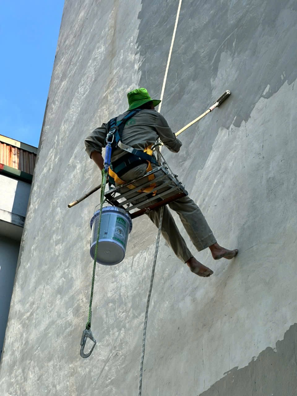 Thợ đu dây chống thấm tường ngoài trời chuyên nghiệp